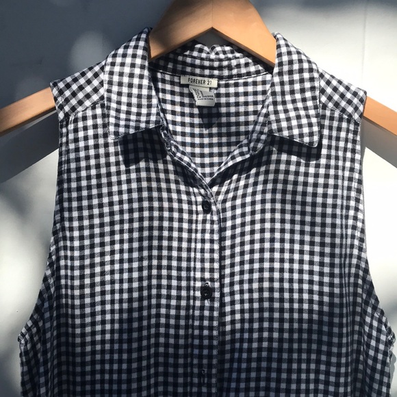 H&M Dresses & Skirts - Buttoned down black & white checkered jumper